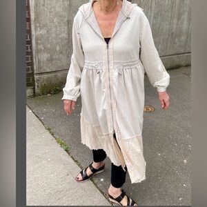 Oli & Hali Soft Cream/Tan Textured Top